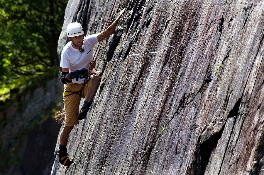 Paul Pritchard climbing again after his accident, and back in the Llanberis slate quarries in 2009 © Sean Kelly  © Sean Kelly