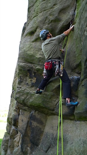 Testing the Ultralite Curves on Overhanging Grooves at Almscliff  © UKC Gear
