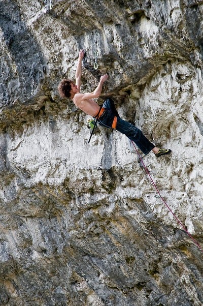 Adam Ondra – tearing up the upper bulges of Overshadow (F9a+), Malham Cove, North Yorkshire  © Keith Sharples