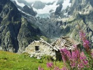 Abandoned alp hut above Refugio Bonatti