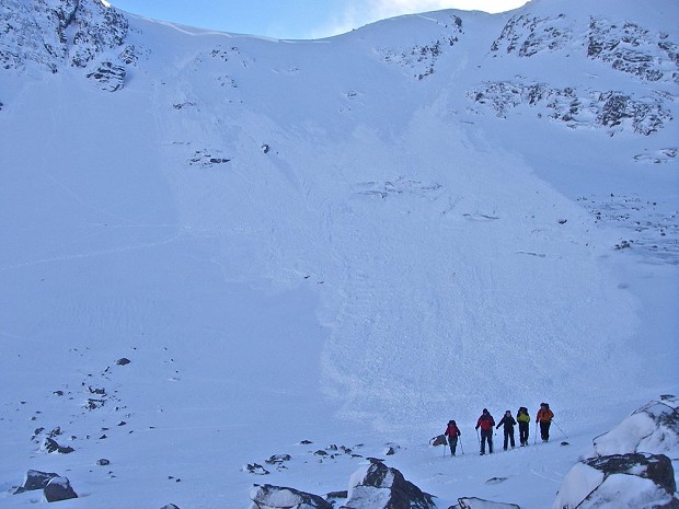 A wide unconfined avalanche on the Goat Track, with an obvious crown wall at the top and avalanche track to the debris field below. I would not want to have been caught in this. Photo:Mark Diggins  © Mark Diggins