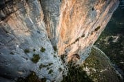 Mich Kemeter freesolos the F6a last pitch of Durandal, in the Verdon gorges of France.