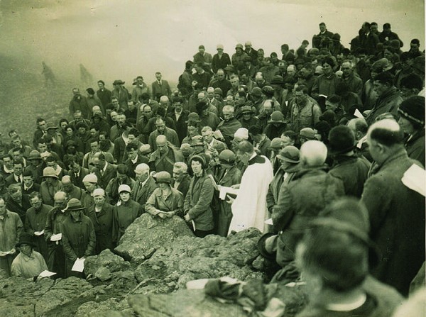The commemoration of the dead on Great Gable, 1923  © FRCC Archives