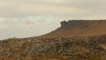 Parrafoil landing near Higger tor, photo from burbage south edge