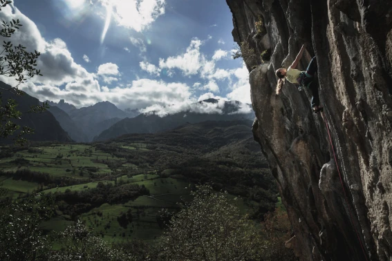Caroline Ciavaldini, truly in the shadow of the picos on Infiltrados, 7a, Chorreras, Poo © Richie Patterson