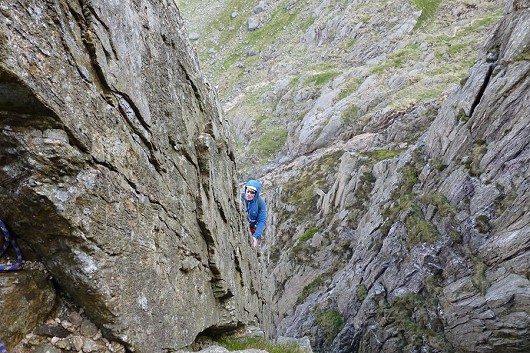 Main Wall, overlooking Great Gully on pitch 5  © Ratfeeder