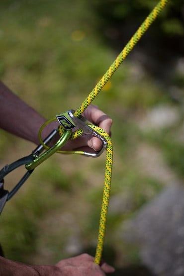 Two handed lowering  © UKC Gear