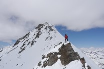 Simon4 soloing down from Albaron summit