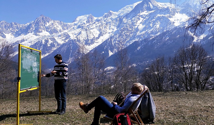 Sometimes classes are held outdoors against the backdrop of Mont Blanc and the Chamonix Aiguilles.  © Julien Mairal