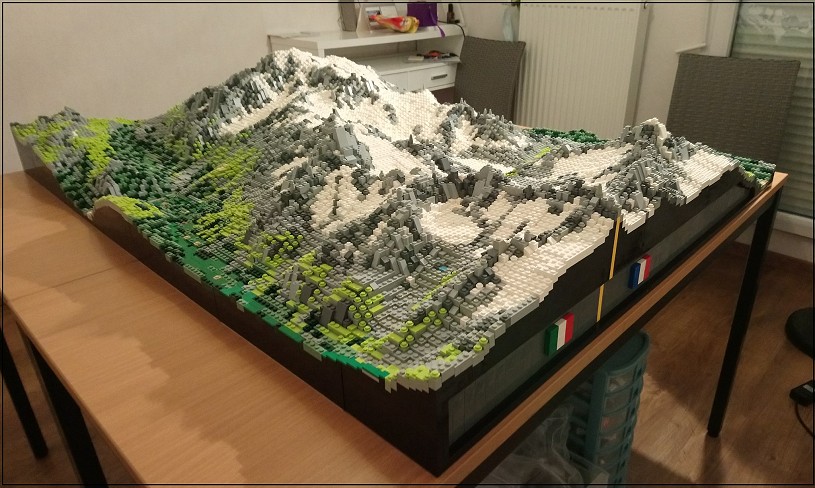 Mont Blanc Massif in LEGO: Bird's eye view.  © Sébastien Cuomo