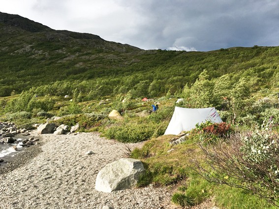 Camping is possible either near huts (for a fee) or in the wilderness  © Ute Koninx