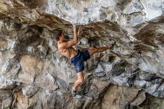 The best way to prepare for steep, powerful problems on rock is to train on board problems that are even steeper and more powerful! Billy Ridal puts it all into practice on Pilgrimage 8a+ Photo: @louis_elliot09  © @louis_elliot09