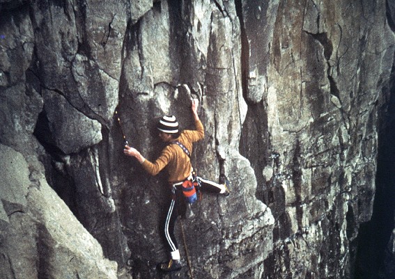 Pete Oxley on his first new route at Swanage, Poetry in Motion E3 6a at Subluminal, 1984.  © Pete Oxley Collection