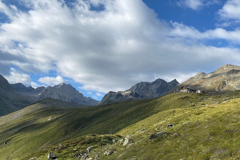 Dropping towards Gleirschtal and looking back up at the Pforzheimer Hütte  © Keri Wallace