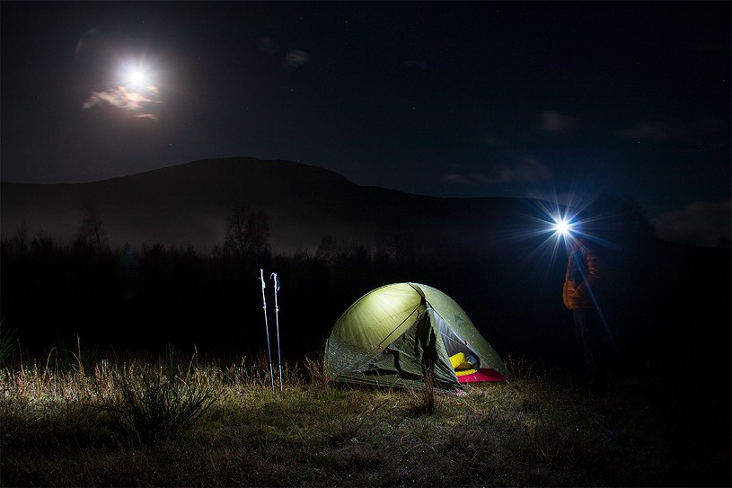 Spot 400-R throws out plenty of light for a long dark winter camp  © Dan Bailey