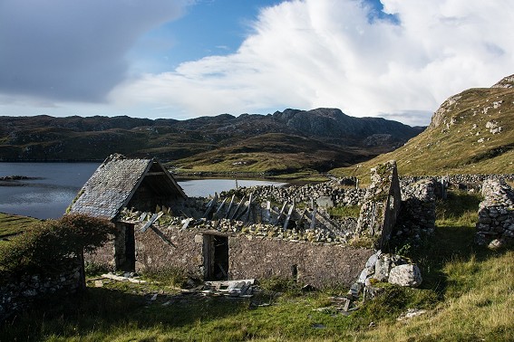 Ruined barn at the long-abandoned settlement of Bhalamus, Pairc, Isle of Lewis  © Peter Edwards
