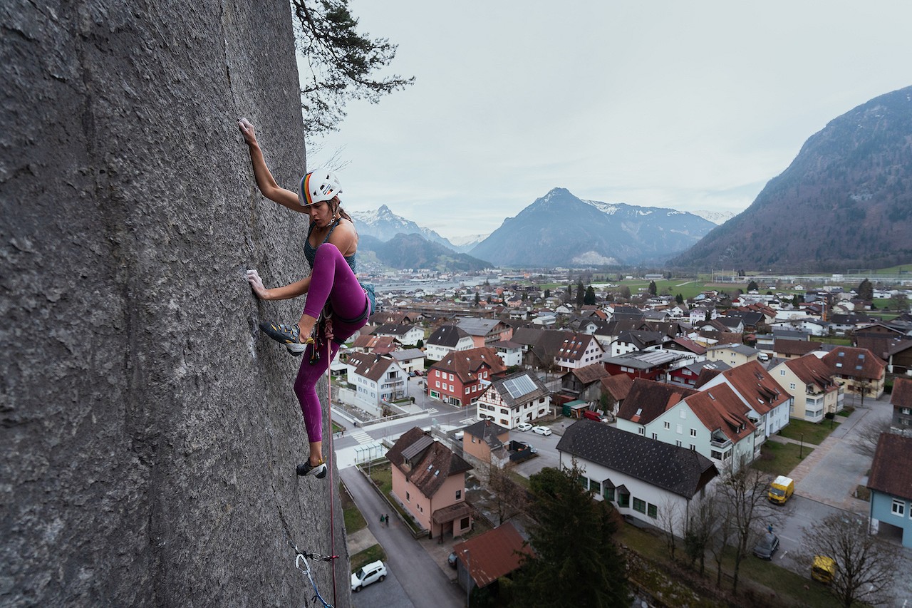 Anna Hazlett climbing Prinzip Hoffnung 8b/+ E9/10.  © Philipp Klein
