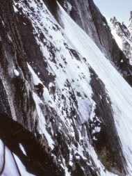 Traverse onto mixed ground on the North Face, 324 kb