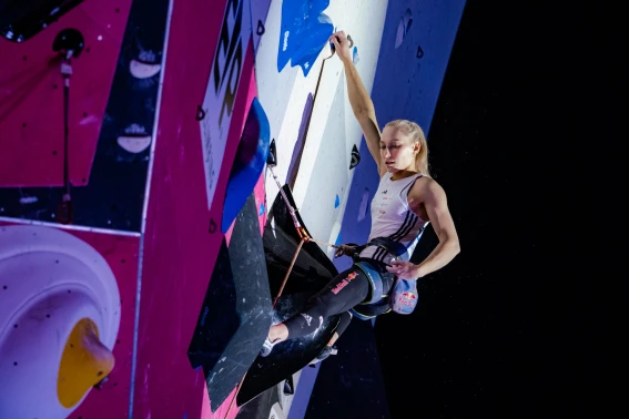 Janja Garnbret looked composed on what she felt was an 'easy' route, despite its tricky section.  © Lena Drapella/IFSC